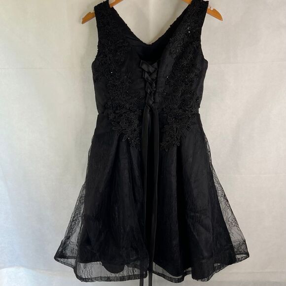 Black Vneck Embroidered Floral Tulle Fit &‎ Flare Formal Homecoming Dress Sz SM - Picture 2 of 11